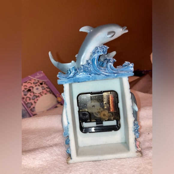 Quartz Dolphin Clock - Picture 3 of 5